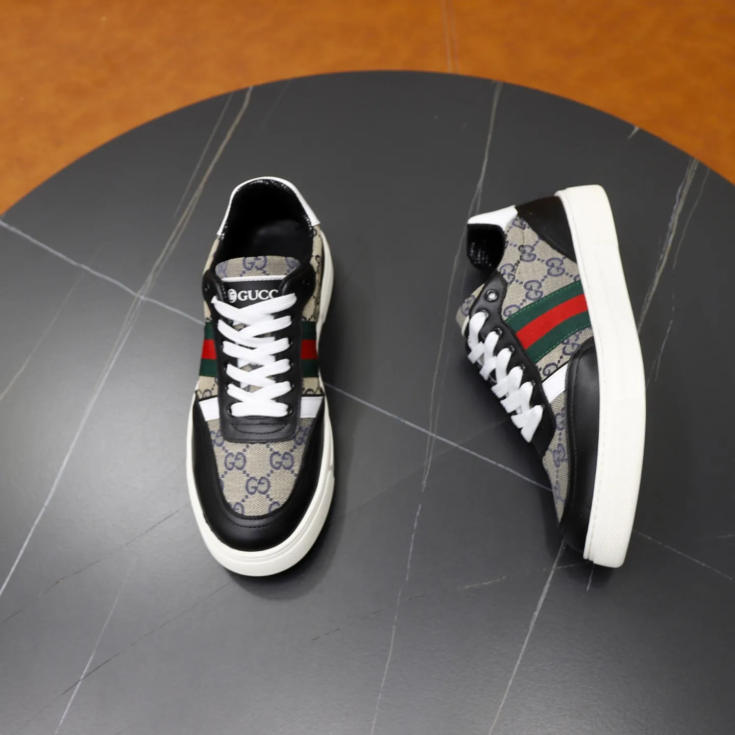 Ex-factory price: 420💰🙅‍♂️🙅‍♂️🙅‍♂️ Brand: GUCCI Standard code: 38-44 (45 customized) Grade: Same as the official website Material: Original leather splicing Comfortable and breathable sheepskin lining Original wear-resistant outsole Style category: Men's fashionable casual shoes Running sneakers Distinguished luxury brand elements Top luxury Color: actual picture color